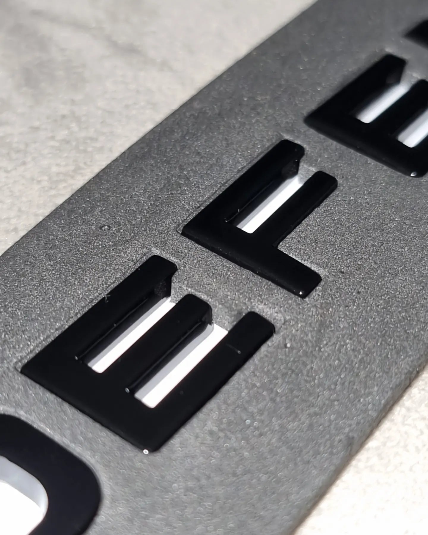 Land Rover Defender Rear Tailgate Badge / Lettering